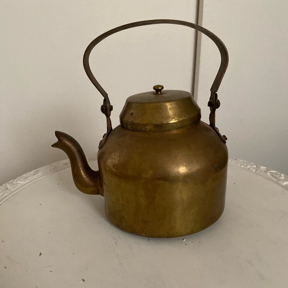 VINTAGE BRASS TEA KETTLE TEAPOT FOR DECOR PURPOSES - Picture 2 of 4